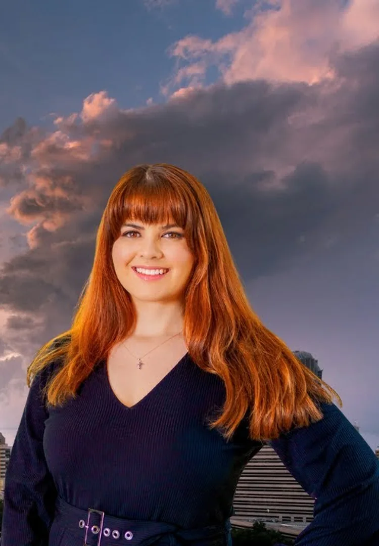 Inga Draper, Charlotte real estate advisor, with the Charlotte skyline